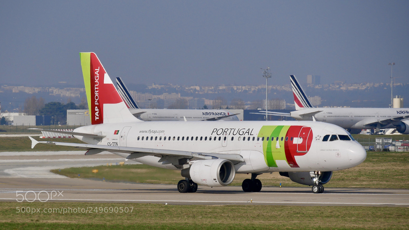 Panasonic Lumix DMC-G85 (Lumix DMC-G80) sample photo. Airbus a319-111 tap air photography