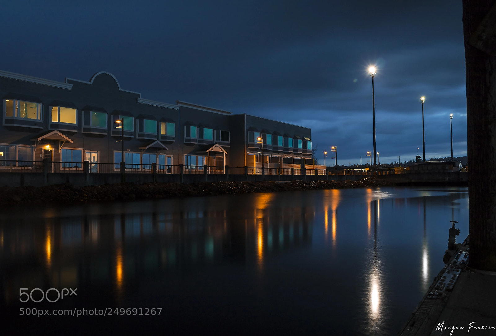 Canon EOS 750D (EOS Rebel T6i / EOS Kiss X8i) sample photo. Wet evening photography