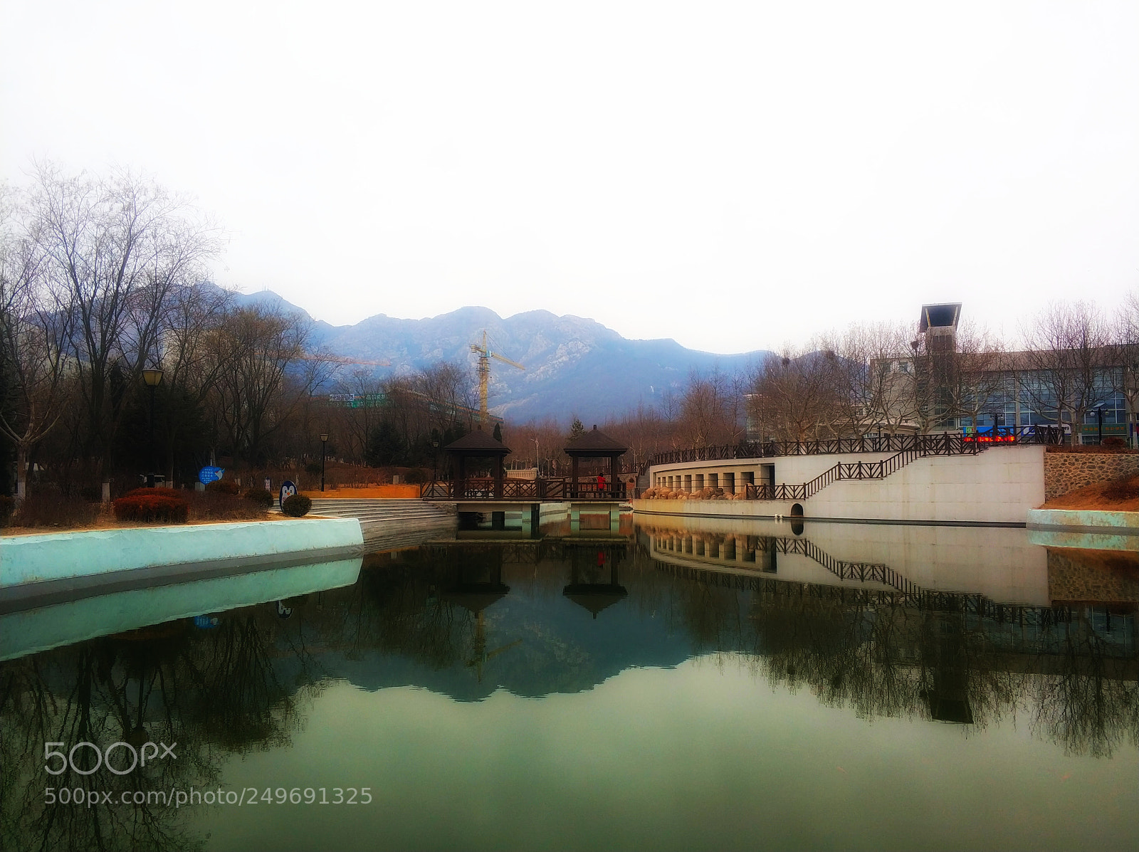 Xiaomi MI6 sample photo. College's lake photography
