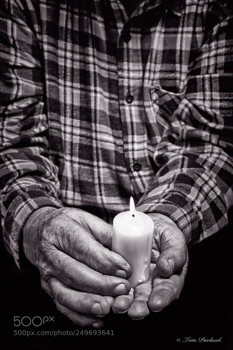 Nikon D600 sample photo. Hands and candle photography