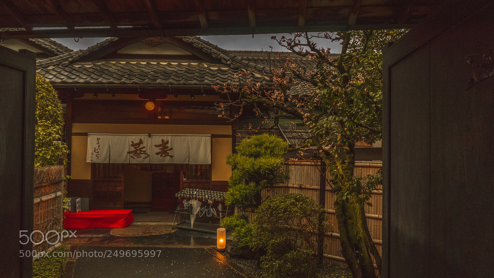 Sony a6000 sample photo. Japan restaurant in rainy photography