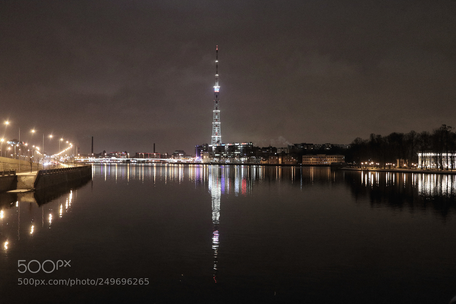 Canon EOS 80D sample photo. Reflection of the city photography