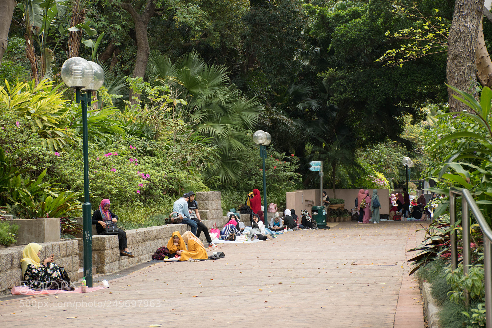Nikon D7500 sample photo. Housemaids enjoying dayoff in photography