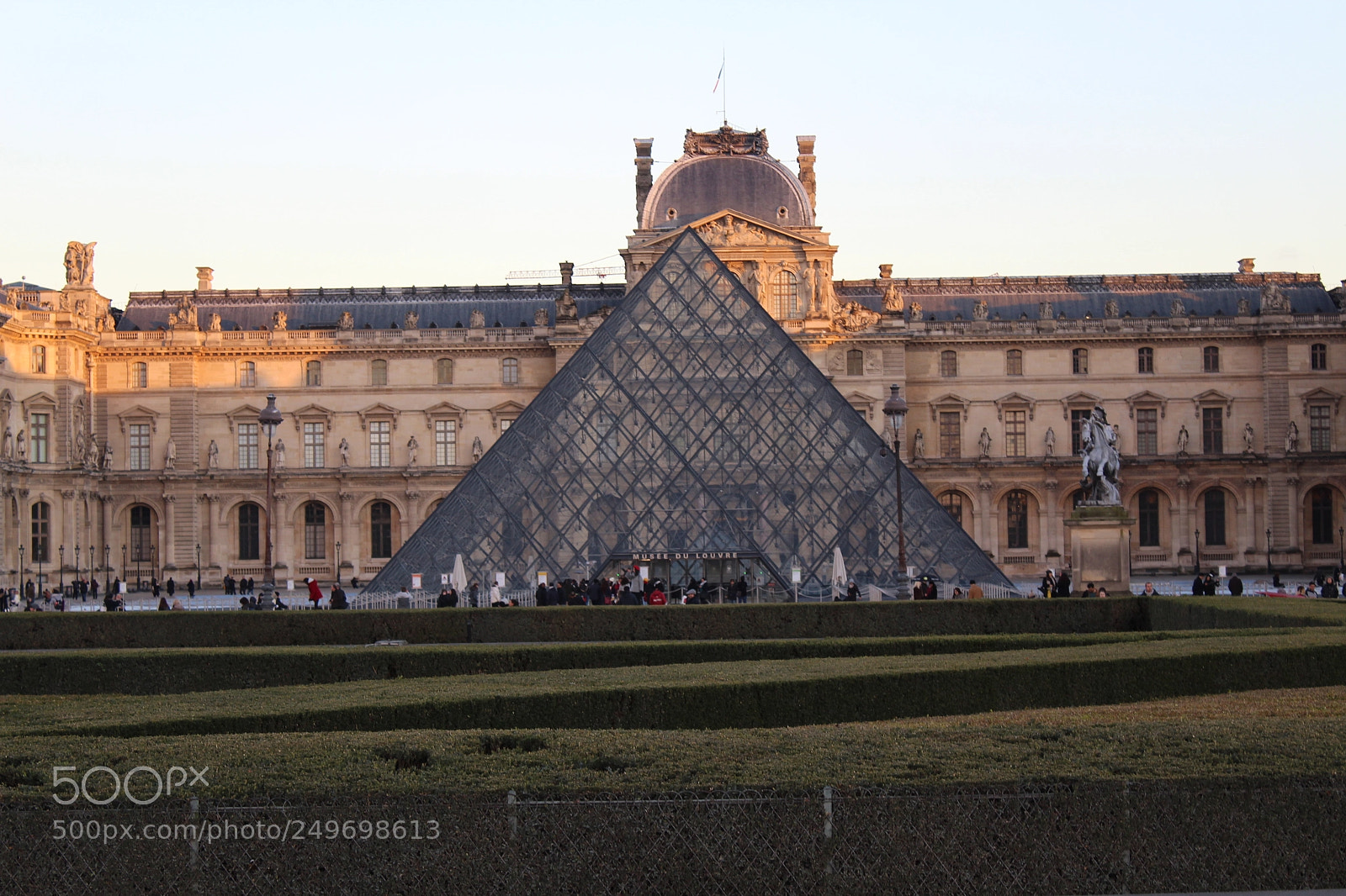 Canon EOS 1300D (EOS Rebel T6 / EOS Kiss X80) sample photo. Louvre museum photography
