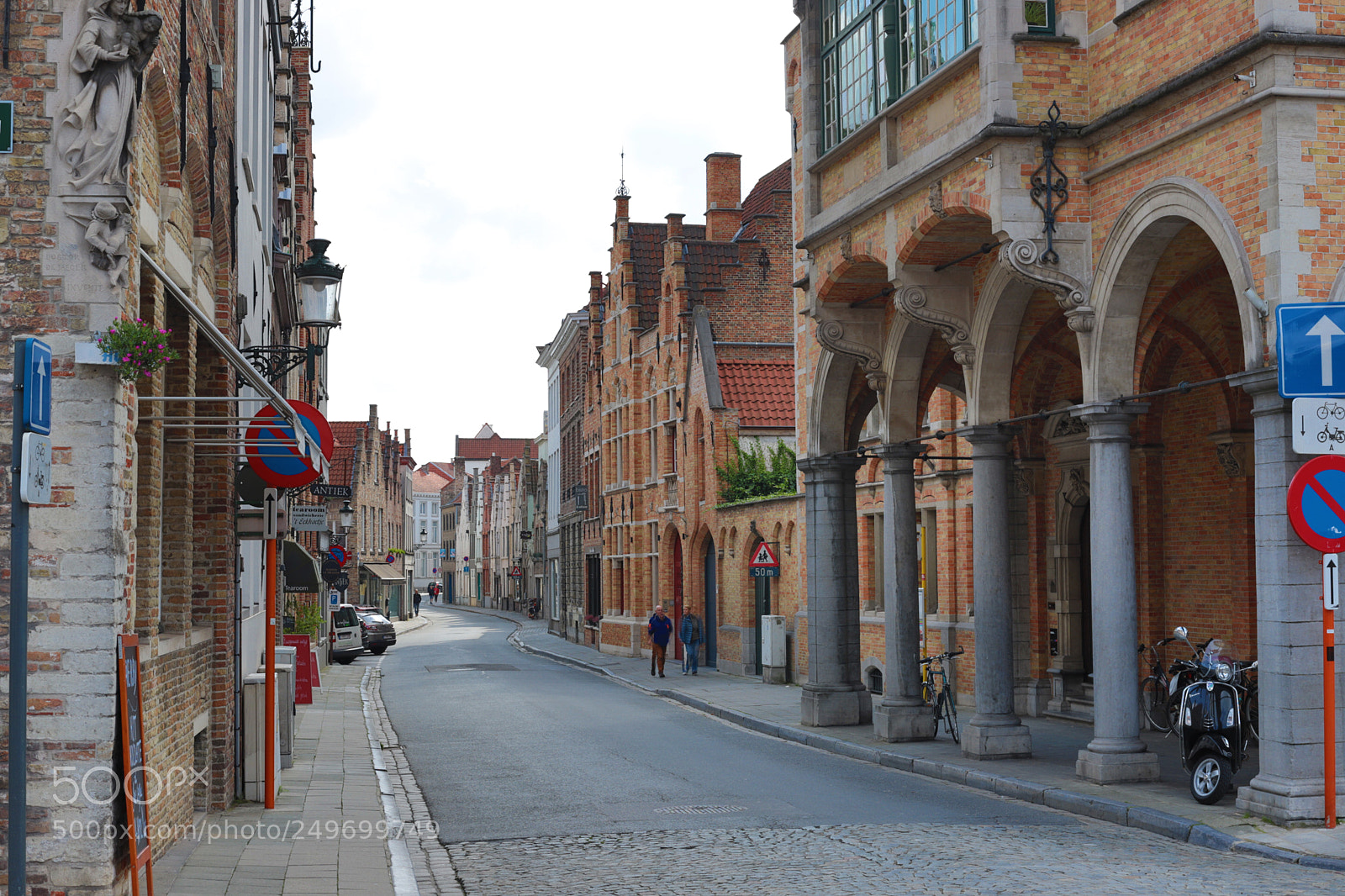 Canon EOS 6D Mark II sample photo. In the bruges lane photography