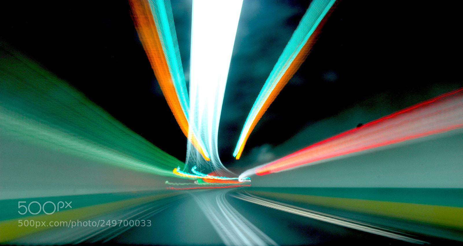 Canon EOS 600D (Rebel EOS T3i / EOS Kiss X5) sample photo. Curves in a tunnel photography