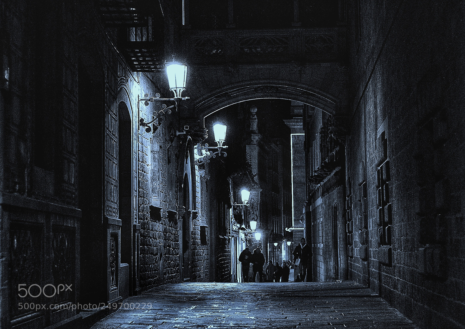Canon EOS 700D (EOS Rebel T5i / EOS Kiss X7i) sample photo. Une ruelle de nuit photography