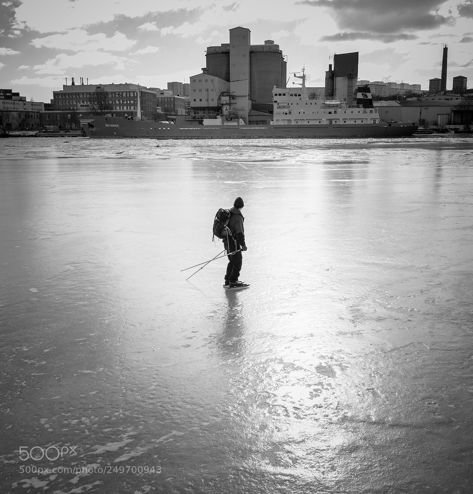 Canon EOS 5D Mark IV sample photo. The ice-skater photography