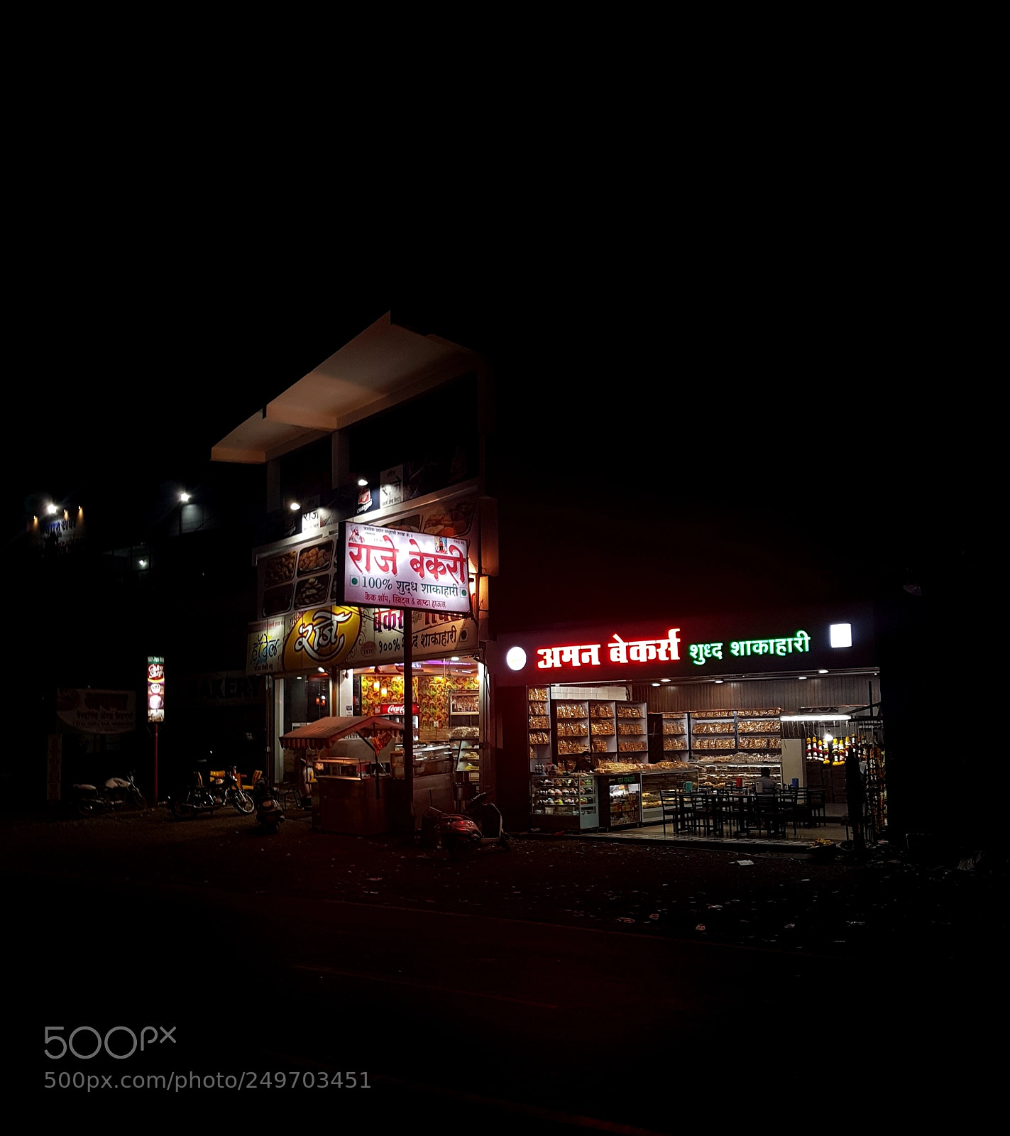 Samsung Galaxy S7 Edge sample photo. Night shop photography