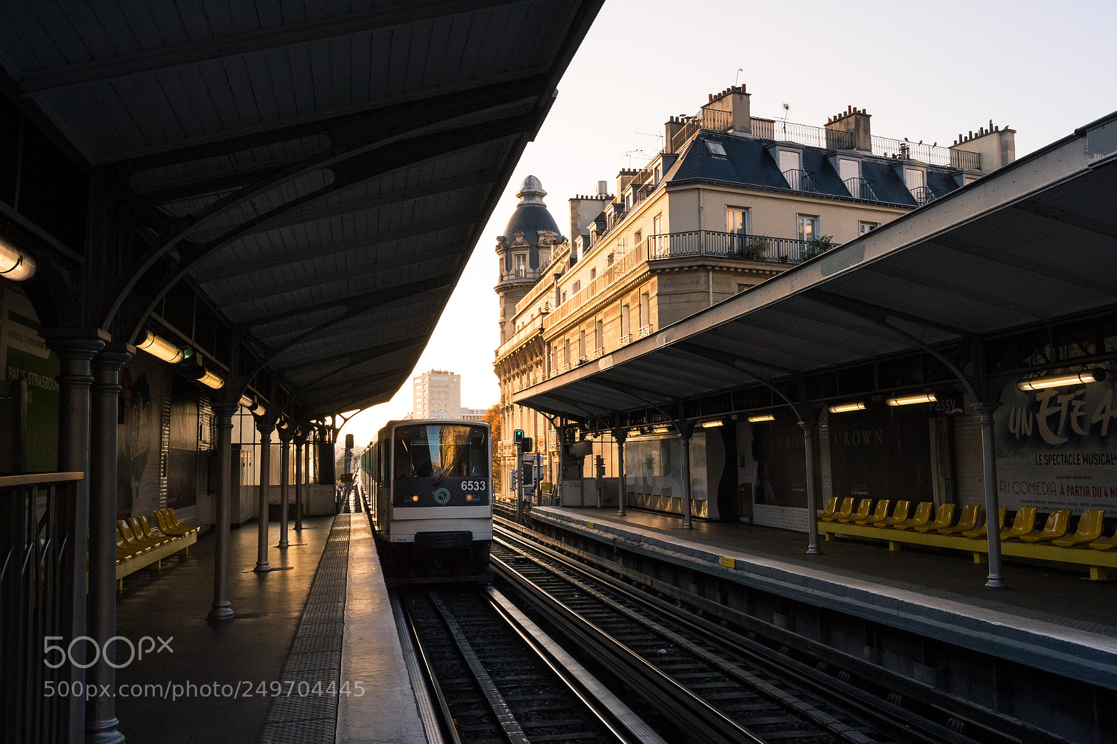 Canon EOS 700D (EOS Rebel T5i / EOS Kiss X7i) sample photo. Paris, station passy at photography