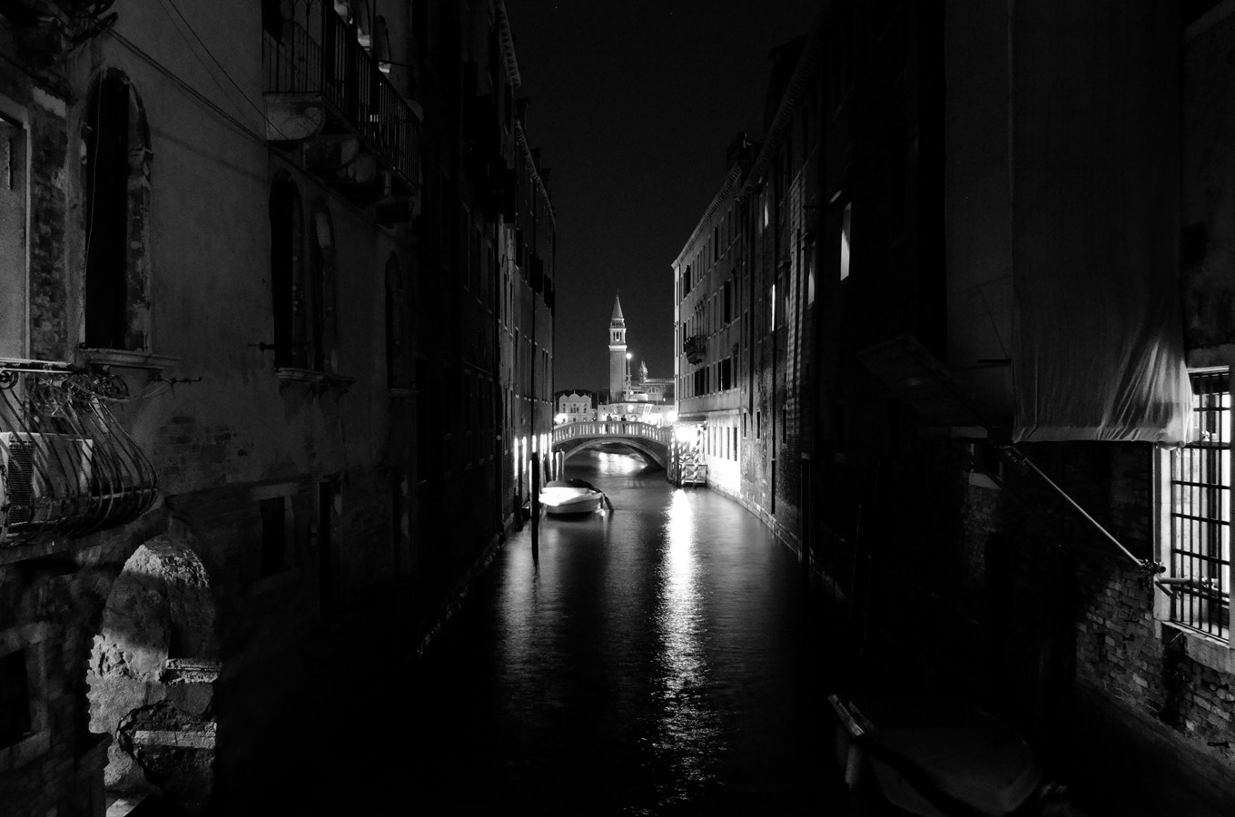 FujiFilm FinePix S200EXR (FinePix S205EXR) sample photo. Di notte a venezia photography