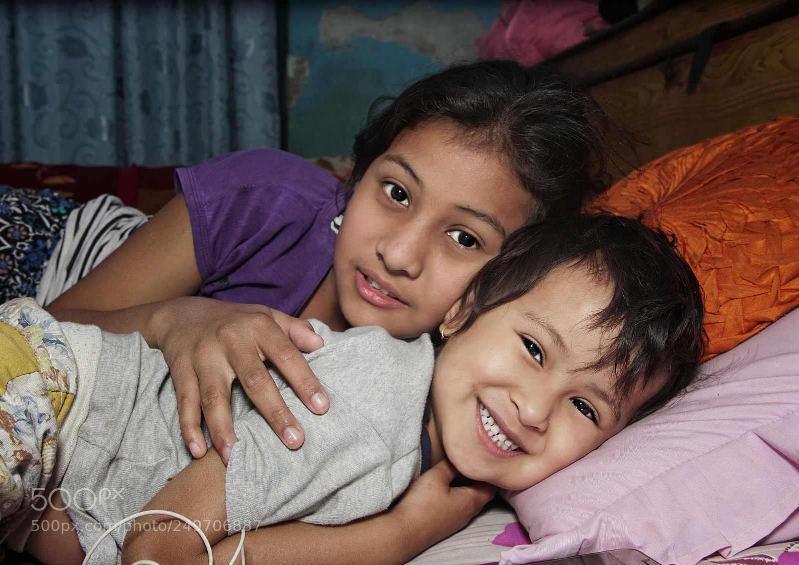 Sony a6500 sample photo. Sisters photography