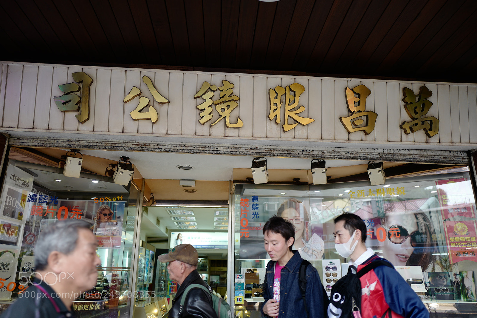 Leica Q (Typ 116) sample photo. 行人匆忙的就這樣走著走著 photography