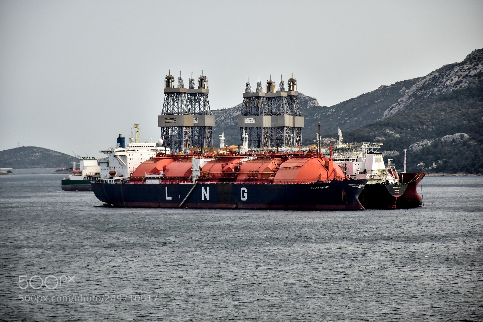 Nikon D5500 sample photo. Fsru ship and drillship photography