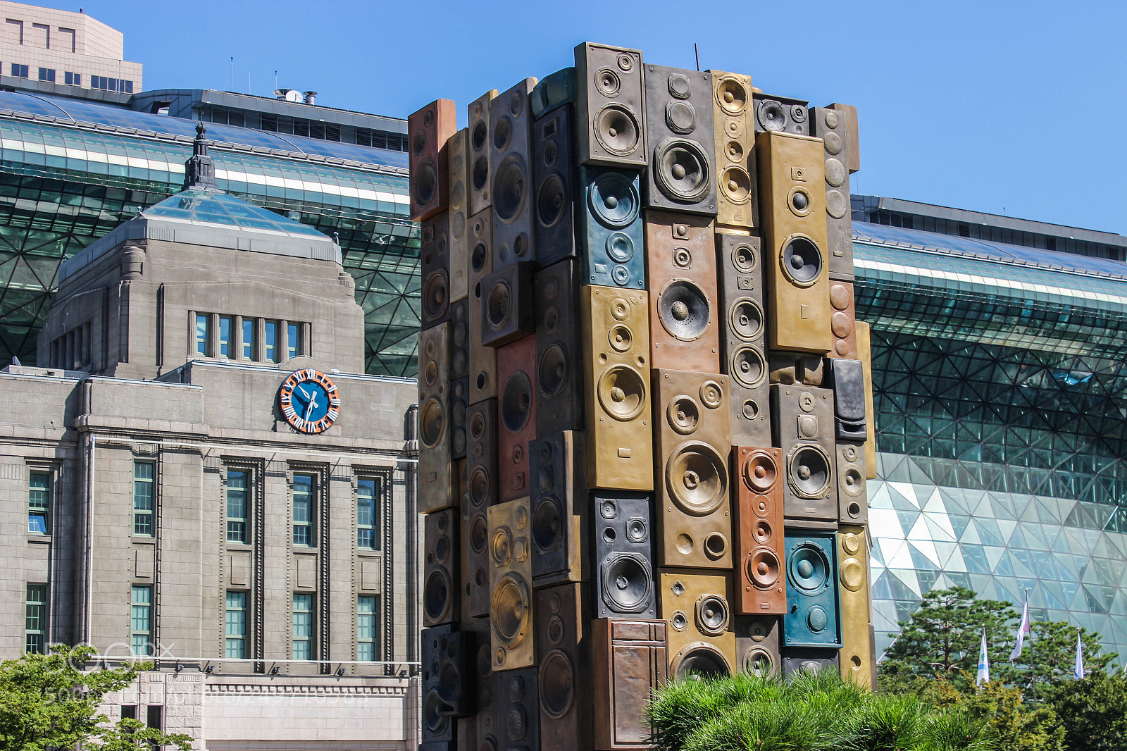 Canon EOS 600D (Rebel EOS T3i / EOS Kiss X5) sample photo. Sculpture in square of photography