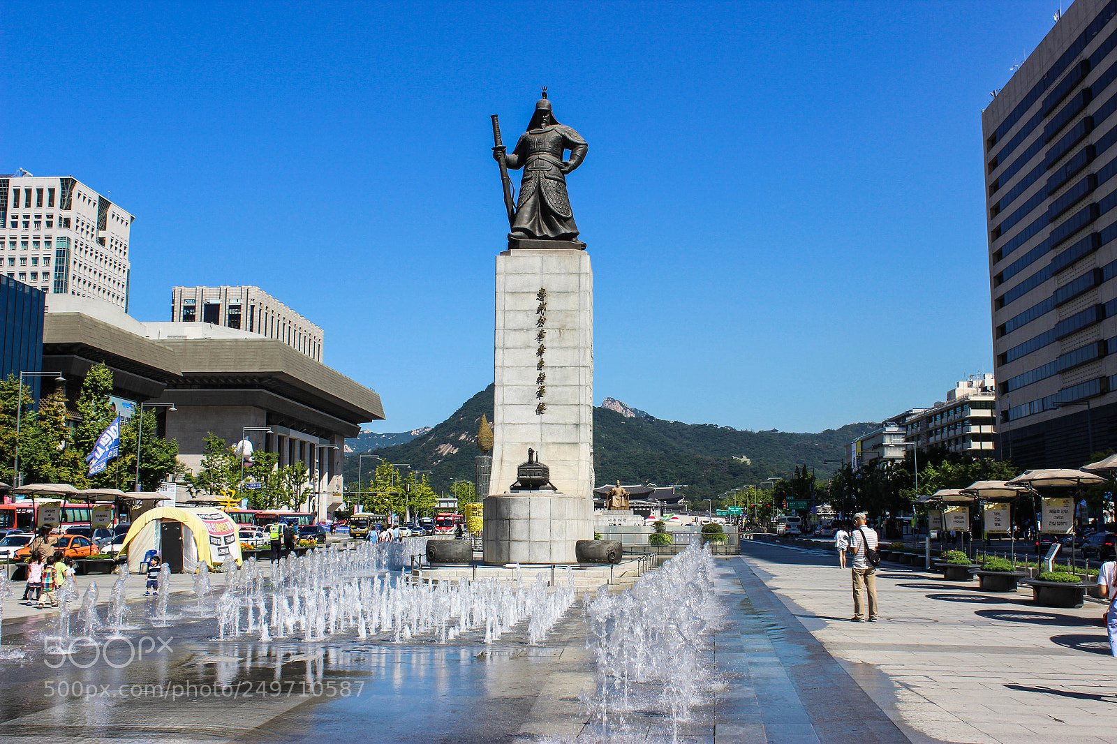 Canon EOS 600D (Rebel EOS T3i / EOS Kiss X5) sample photo. Cheonggye square of seoul photography
