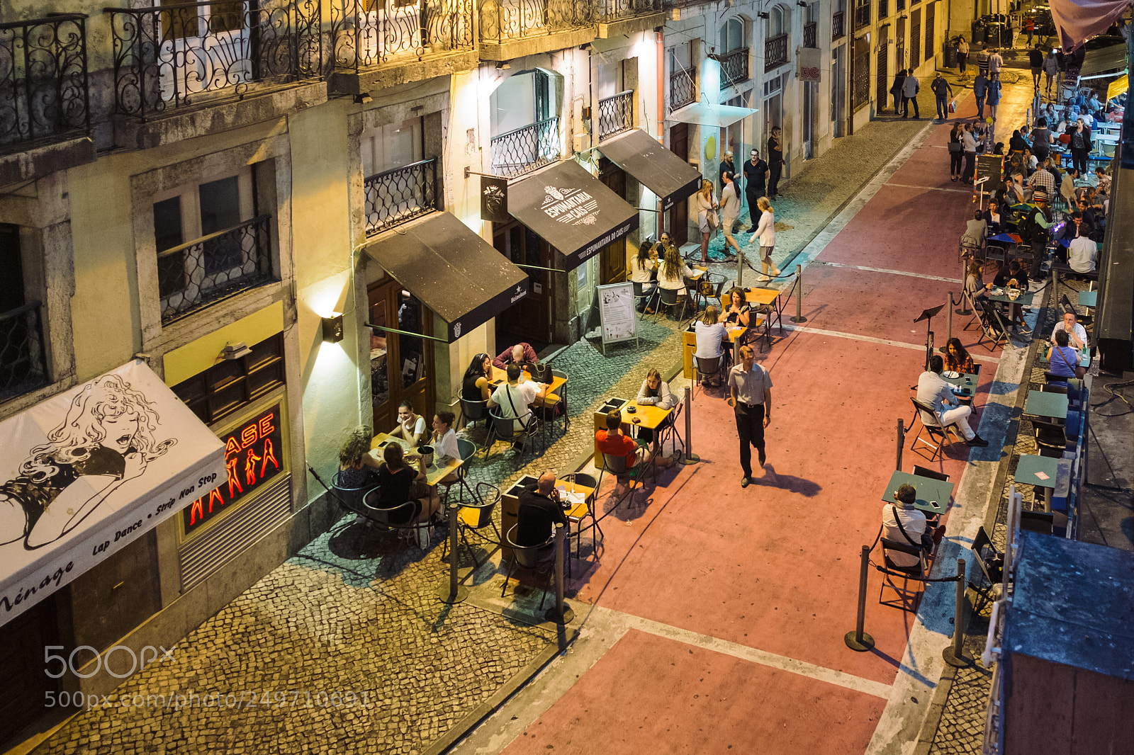 Fujifilm X100T sample photo. Lisbon nightlife photography
