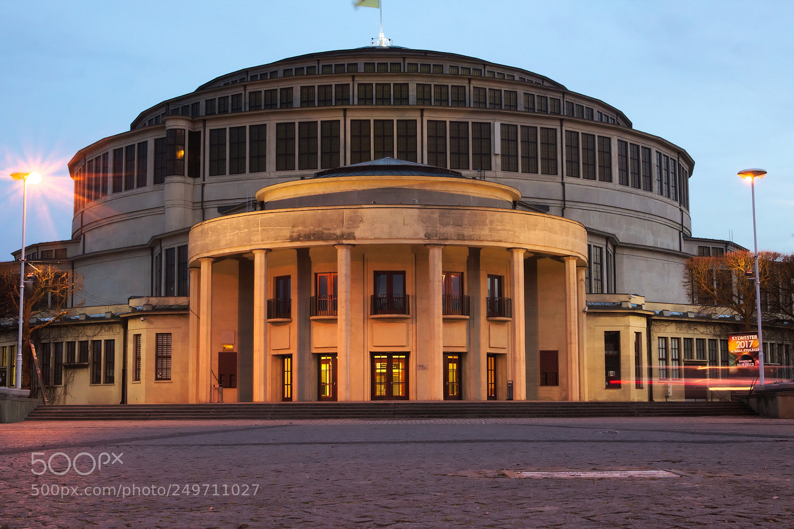 Canon EOS 750D (EOS Rebel T6i / EOS Kiss X8i) sample photo. Centennial hall photography
