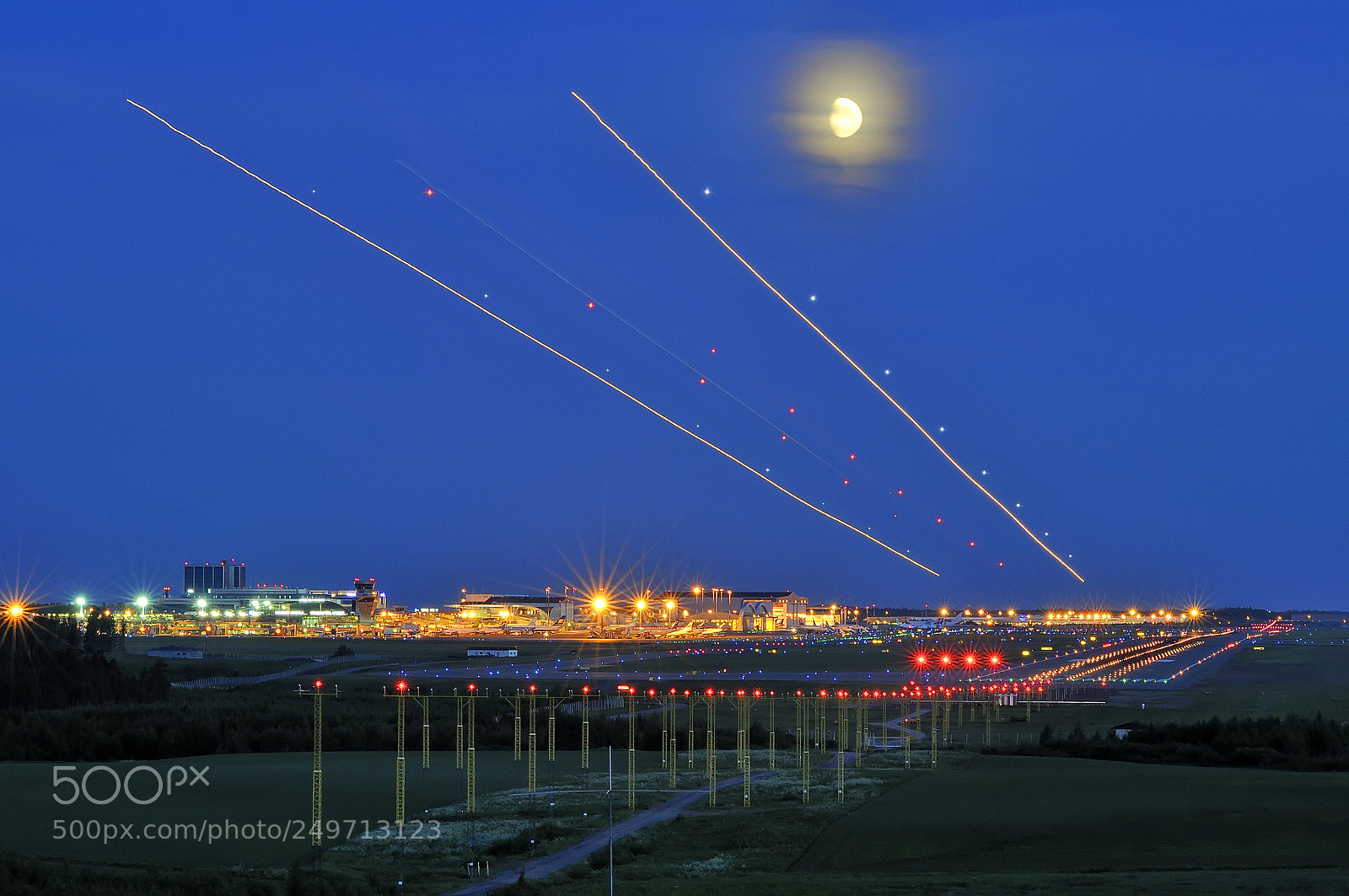 Nikon D90 sample photo. Аэропорт vantaa Ночная посадка (МВ) photography