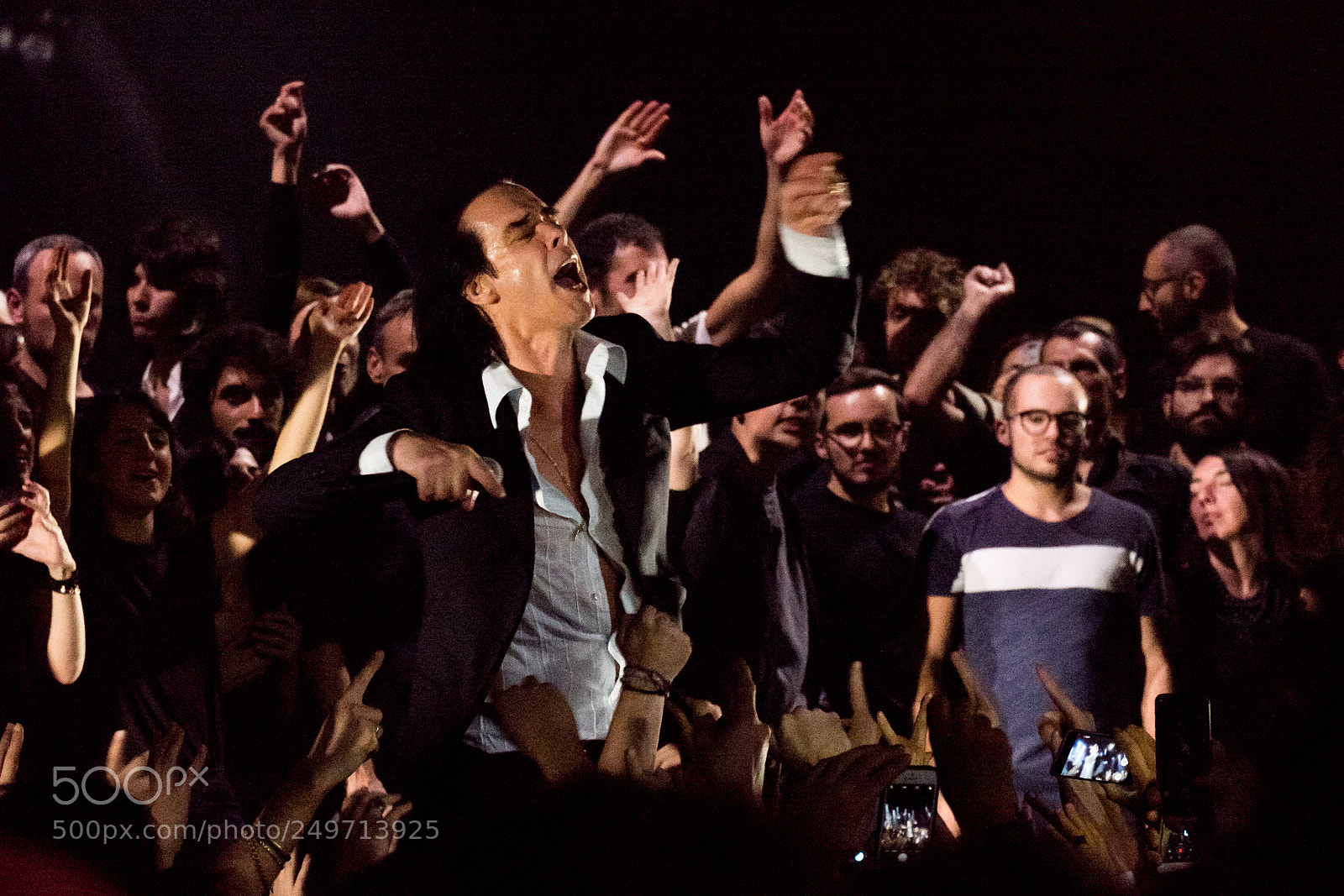 Fujifilm X-T1 sample photo. Nick cave with audience photography