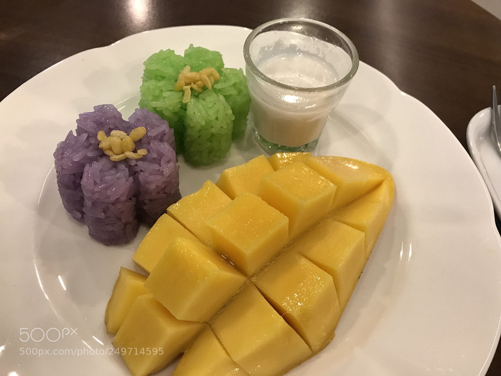 Apple iPhone 7 Plus sample photo. Mango and sticky rice photography