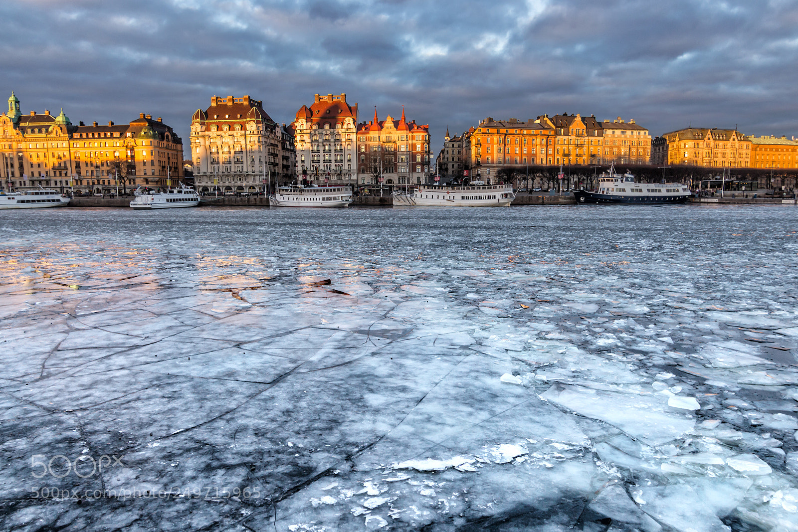 Canon EOS 700D (EOS Rebel T5i / EOS Kiss X7i) sample photo. Frozen stockholm photography