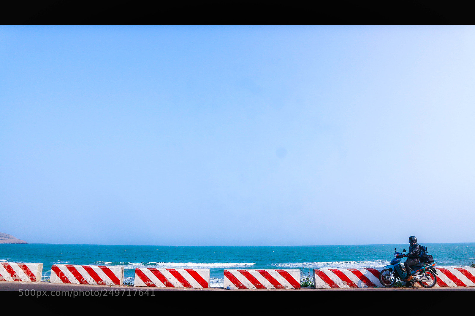 Canon EOS M10 sample photo. Alone in mui ne photography