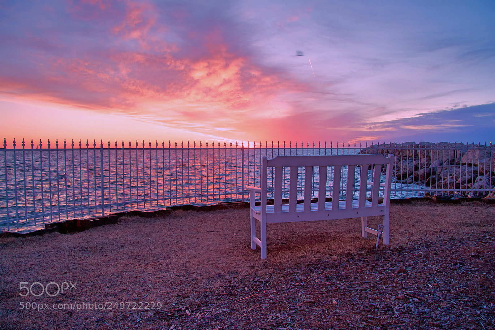 Canon EOS 500D (EOS Rebel T1i / EOS Kiss X3) sample photo. Sunrise bench photography