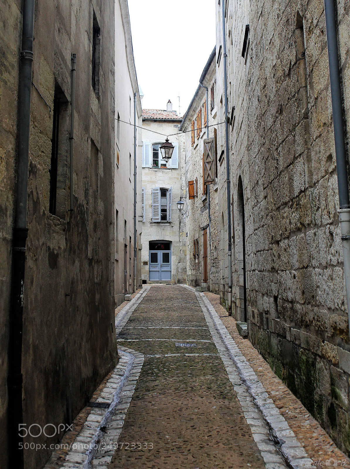 Canon EOS 1100D (EOS Rebel T3 / EOS Kiss X50) sample photo. A street in perigueux photography