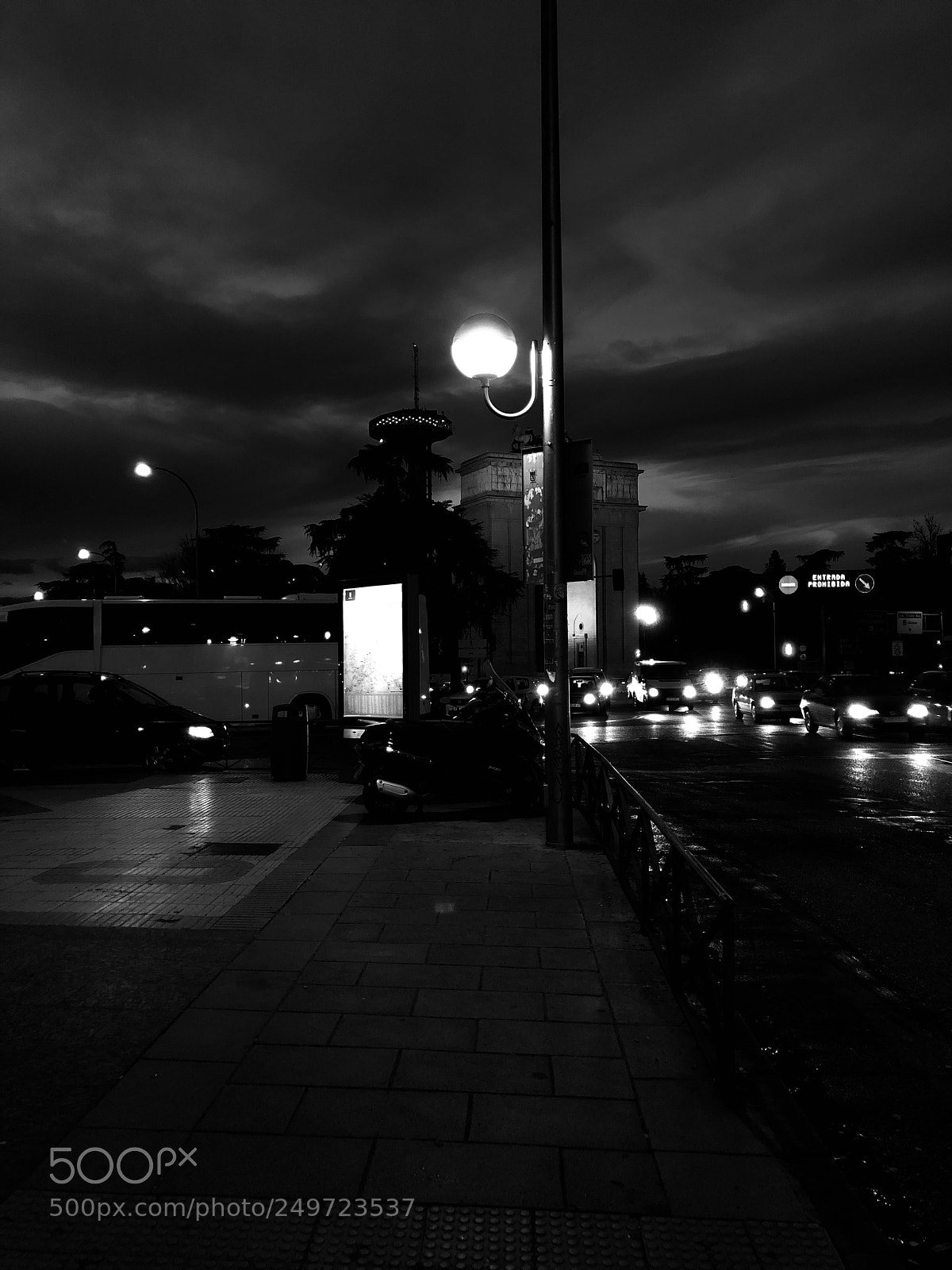 Apple iPhone 8 Plus sample photo. Noche photography