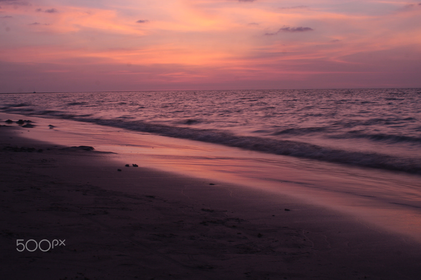 Canon EOS 40D + Canon EF-S 18-55mm F3.5-5.6 IS II sample photo. Sunset at naiyang beach, phuket photography