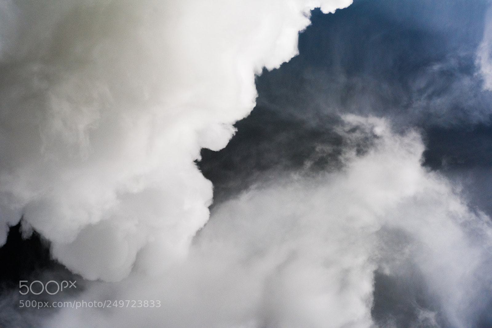 Nikon D810 sample photo. Cloudy on the surface photography