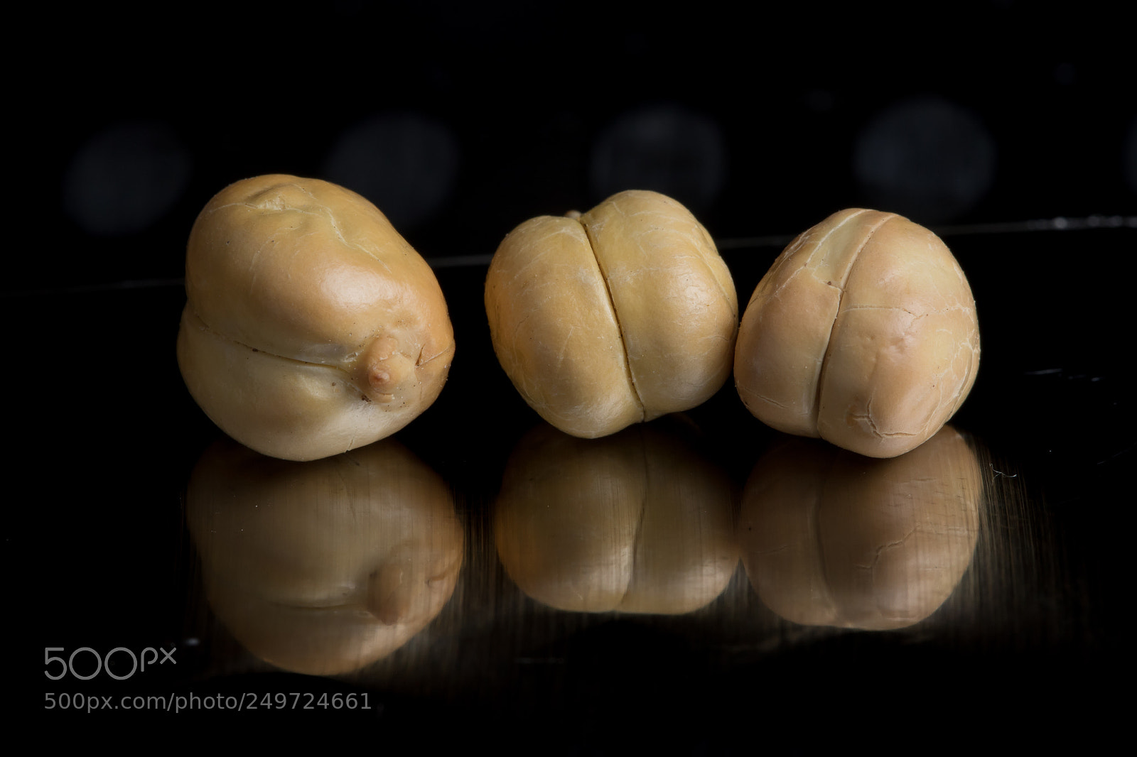 Canon EOS 5D Mark IV sample photo. Roasted chickpeas photography