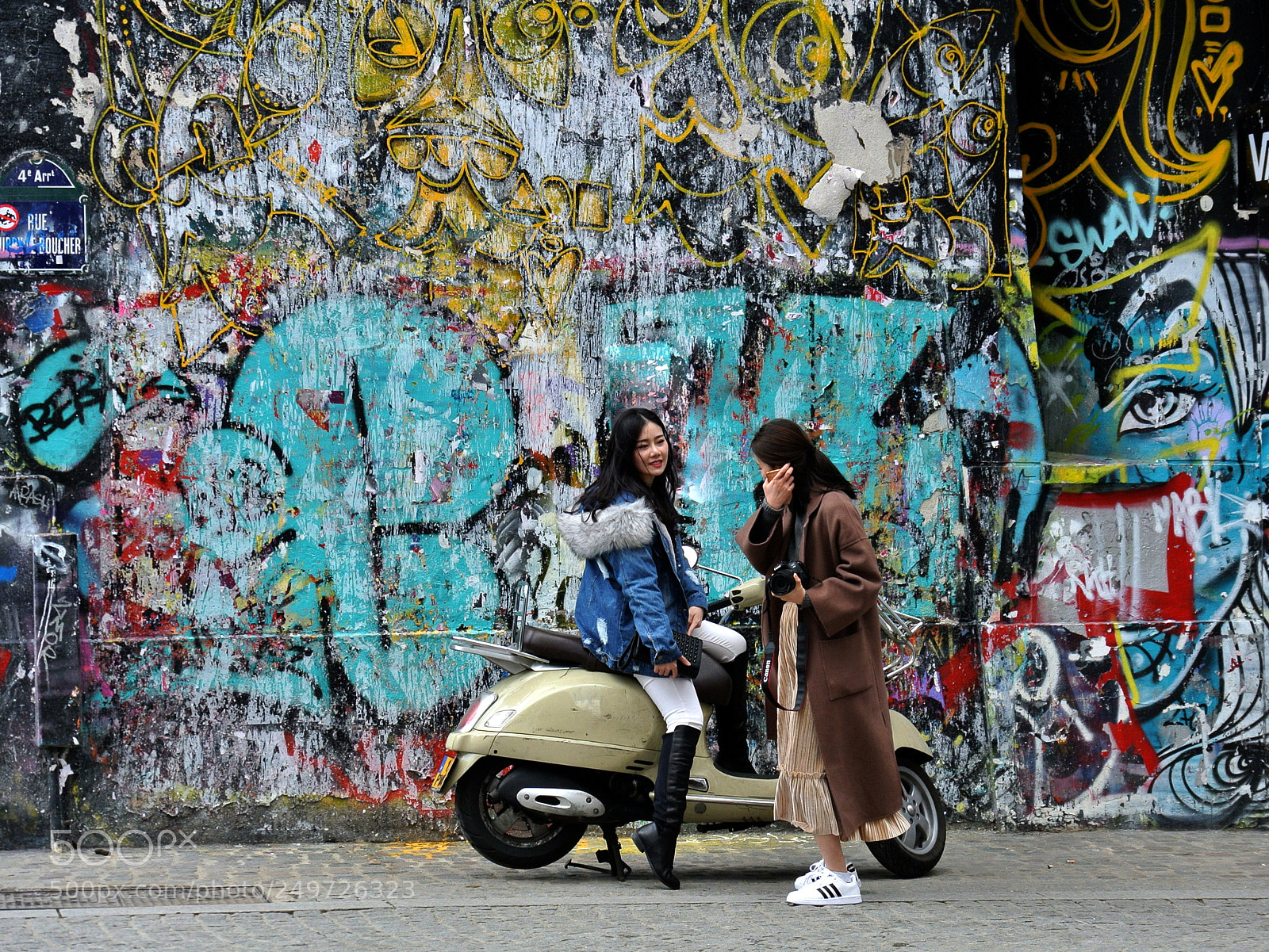Nikon 1 V1 sample photo. Les filles à la vespa. photography