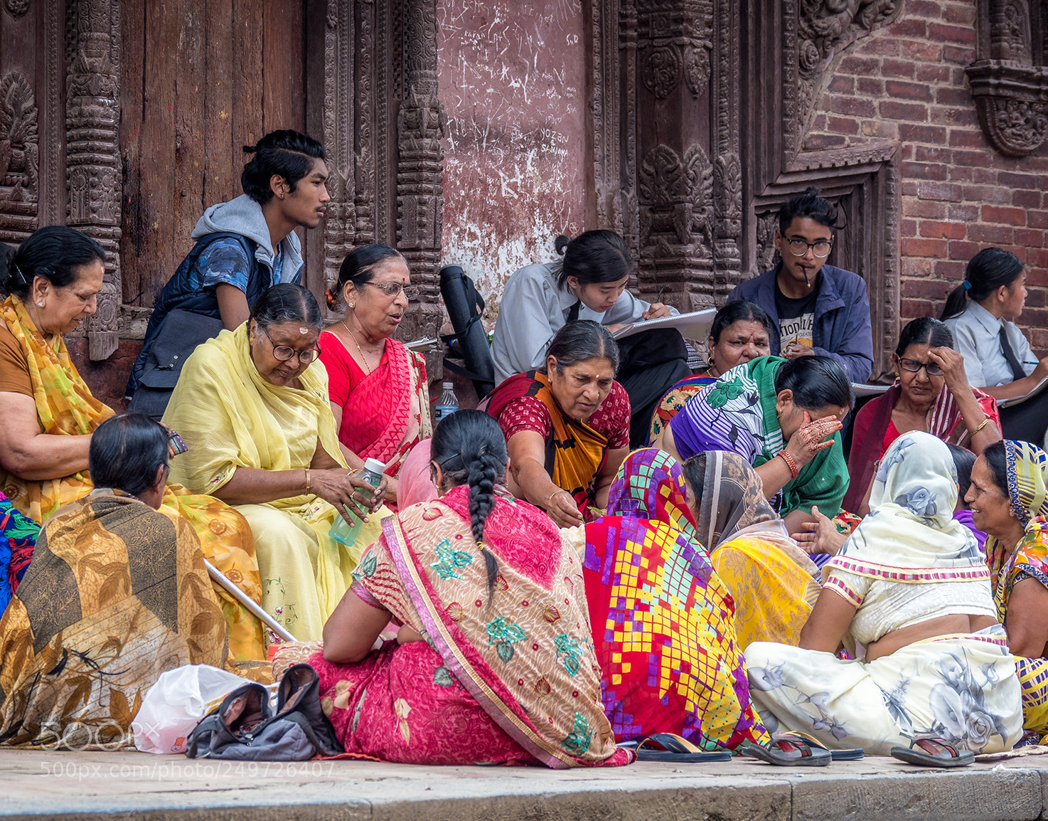 Olympus OM-D E-M1 Mark II sample photo. Women gathered photography