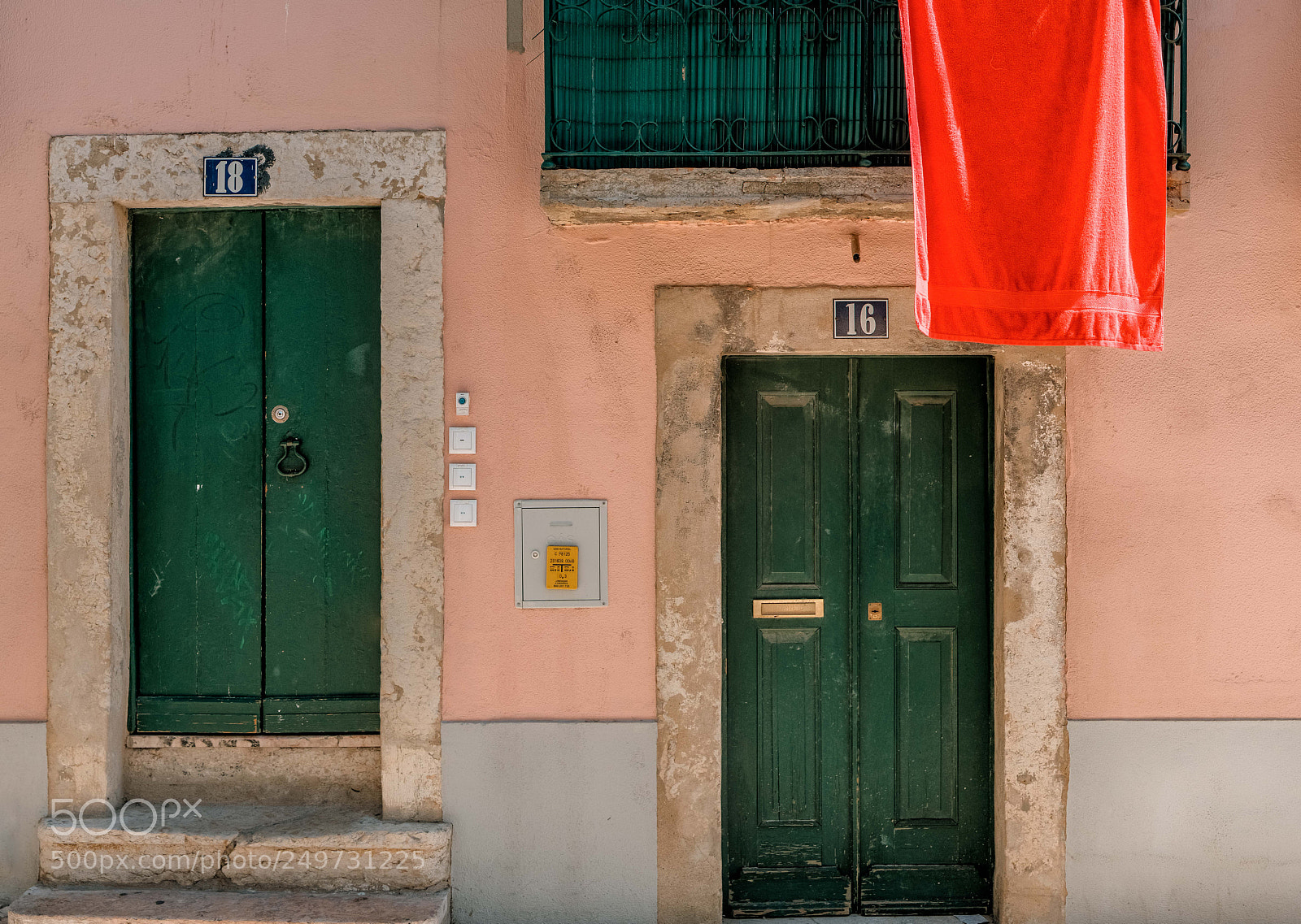 Fujifilm X-T2 sample photo. Rotes handtuch towel crop photography