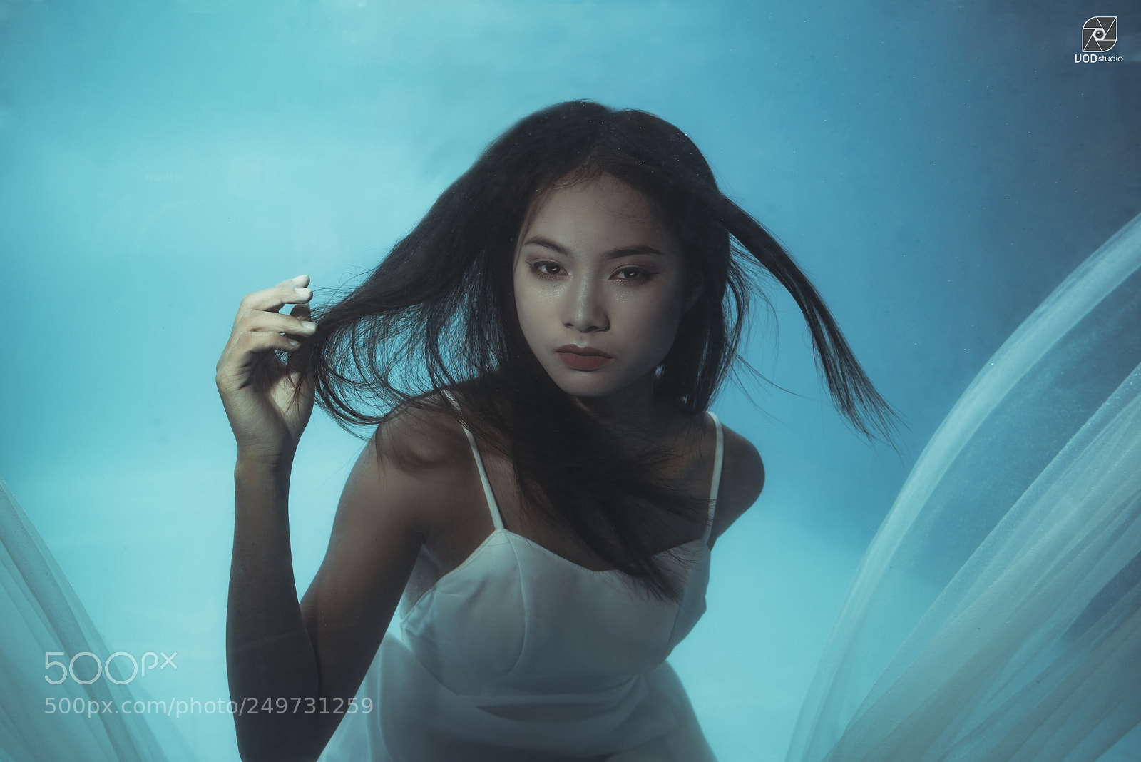 Nikon D810 sample photo. Underwater dancing photography
