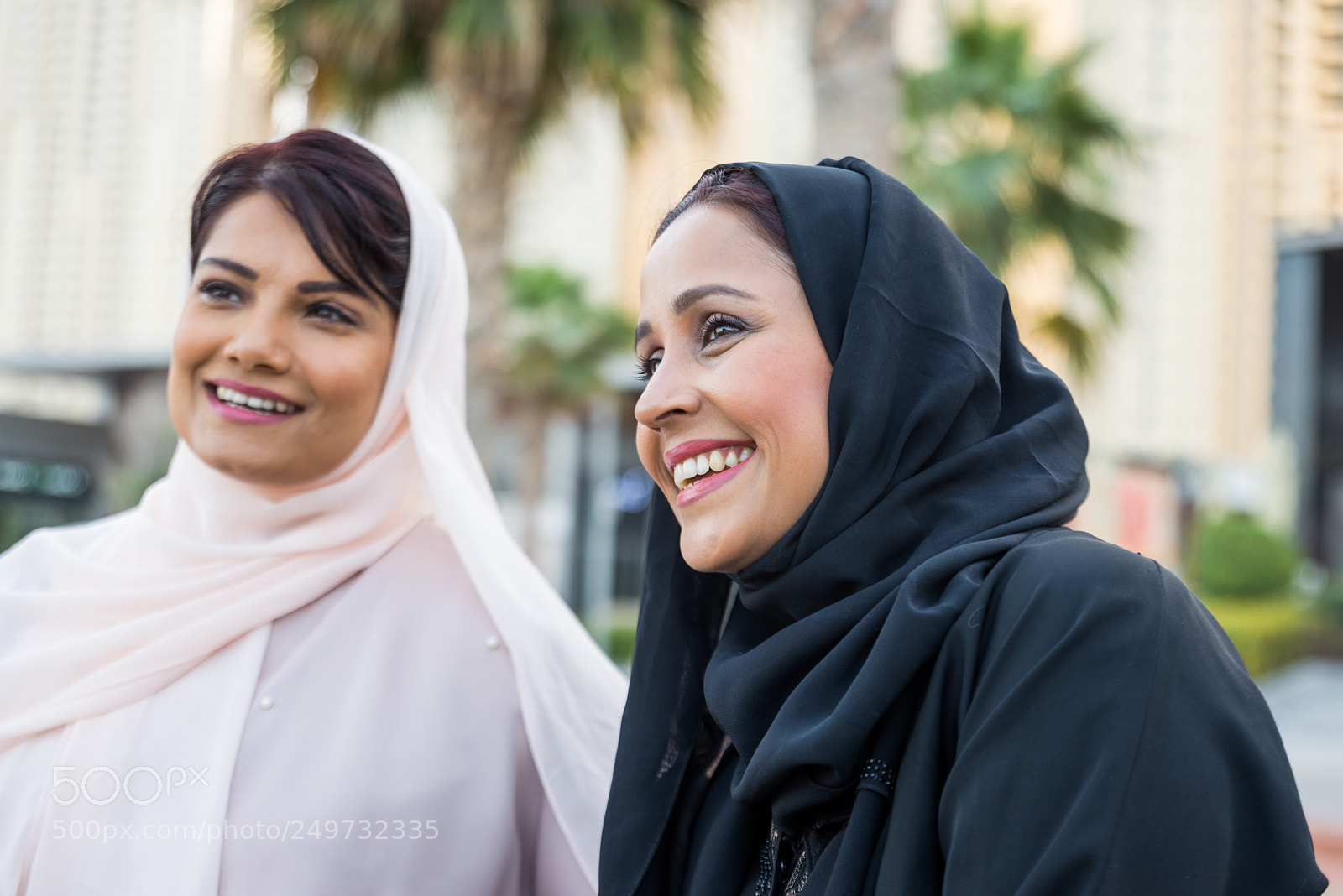 Nikon D610 sample photo. Two arabian girlfriends bonding photography