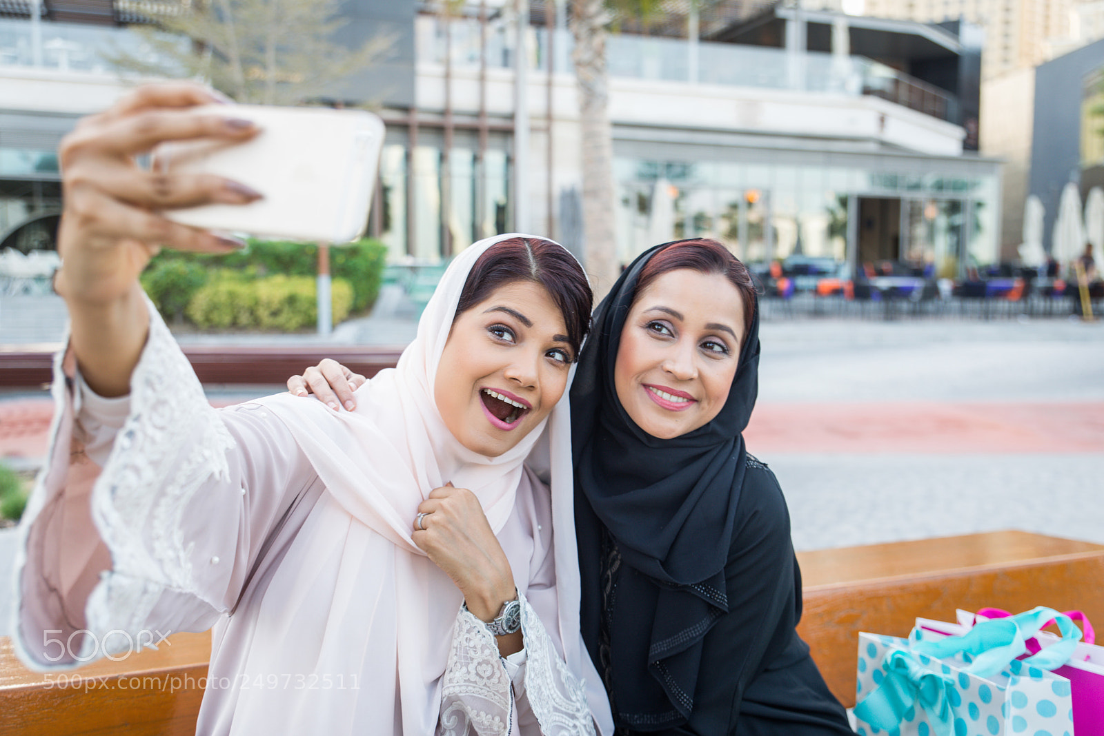 Nikon D610 sample photo. Two arabian girlfriends bonding photography