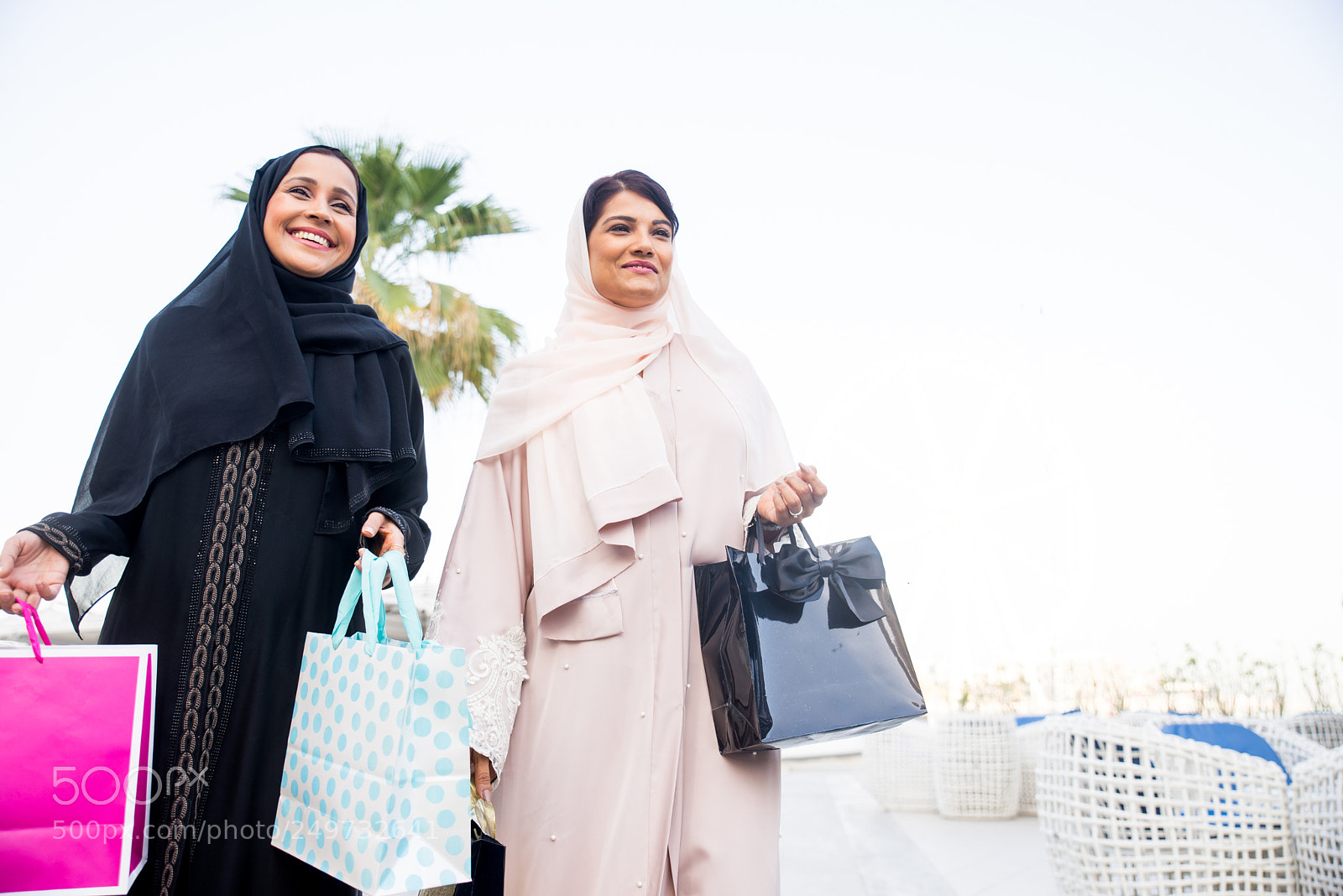 Nikon D610 sample photo. Two arabian girlfriends bonding photography