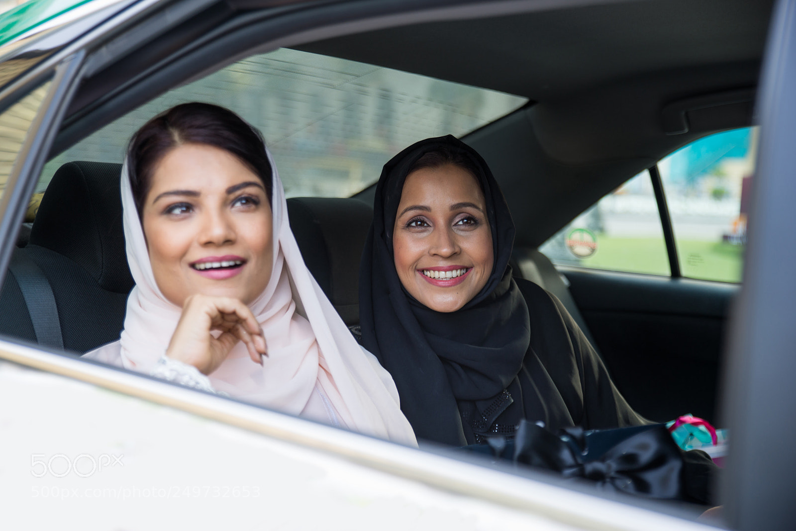 Nikon D610 sample photo. Two arabian girlfriends bonding photography