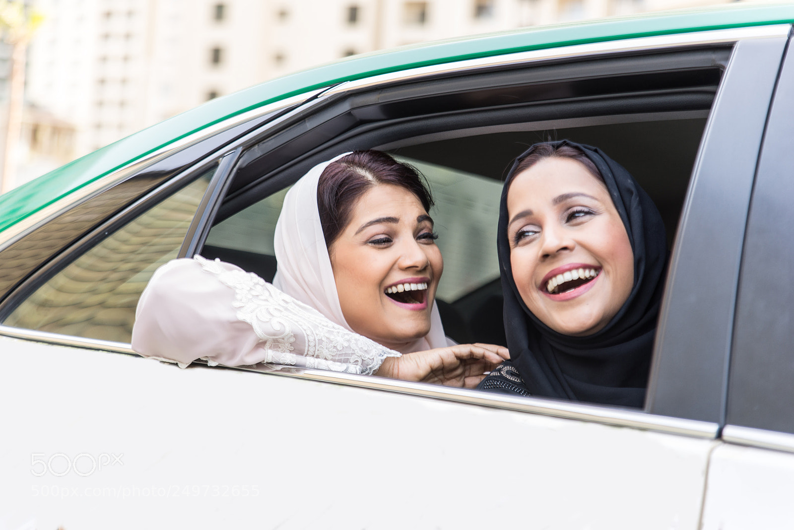 Nikon D610 sample photo. Two arabian girlfriends bonding photography