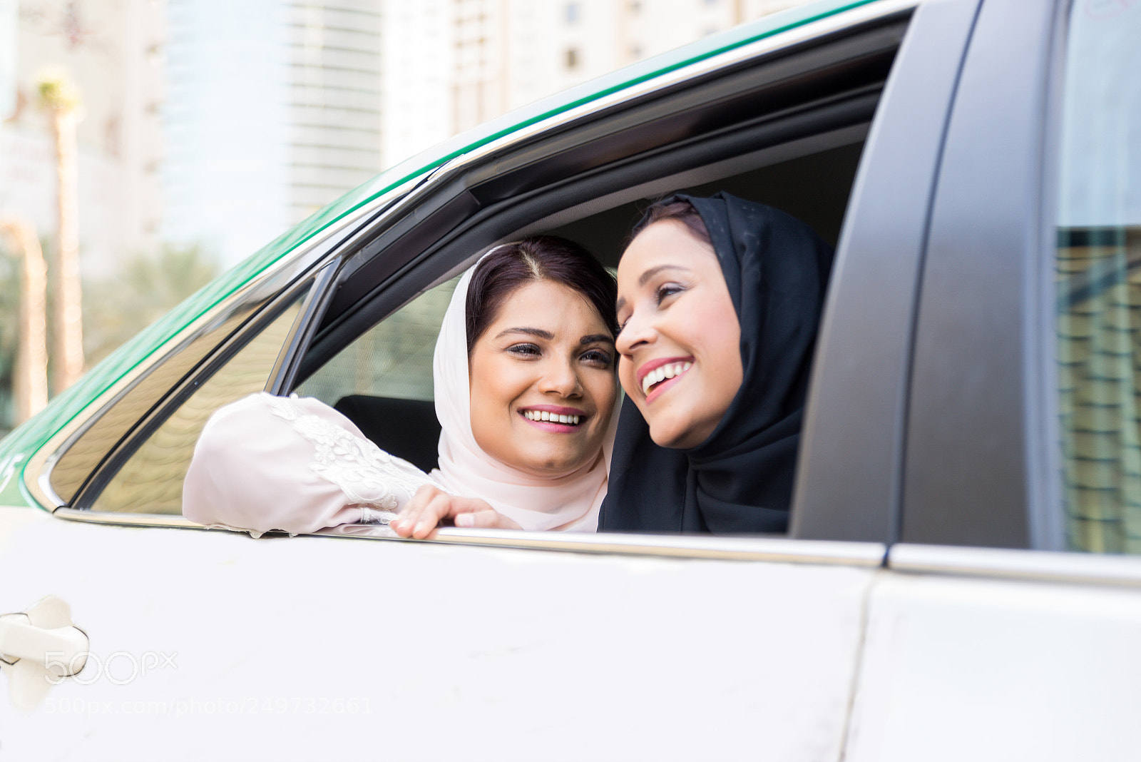 Nikon D610 sample photo. Two arabian girlfriends bonding photography