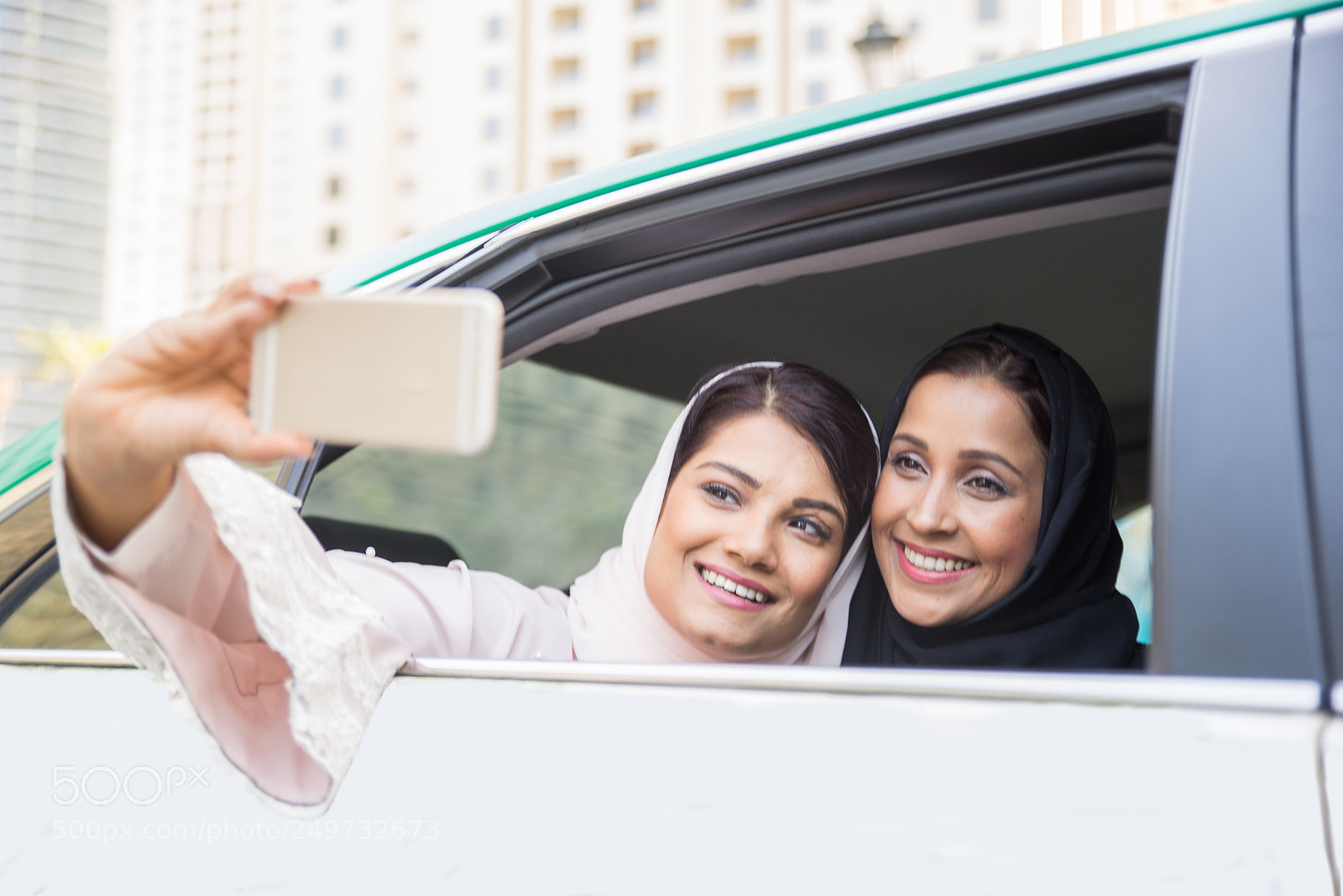 Nikon D610 sample photo. Two arabian girlfriends bonding photography