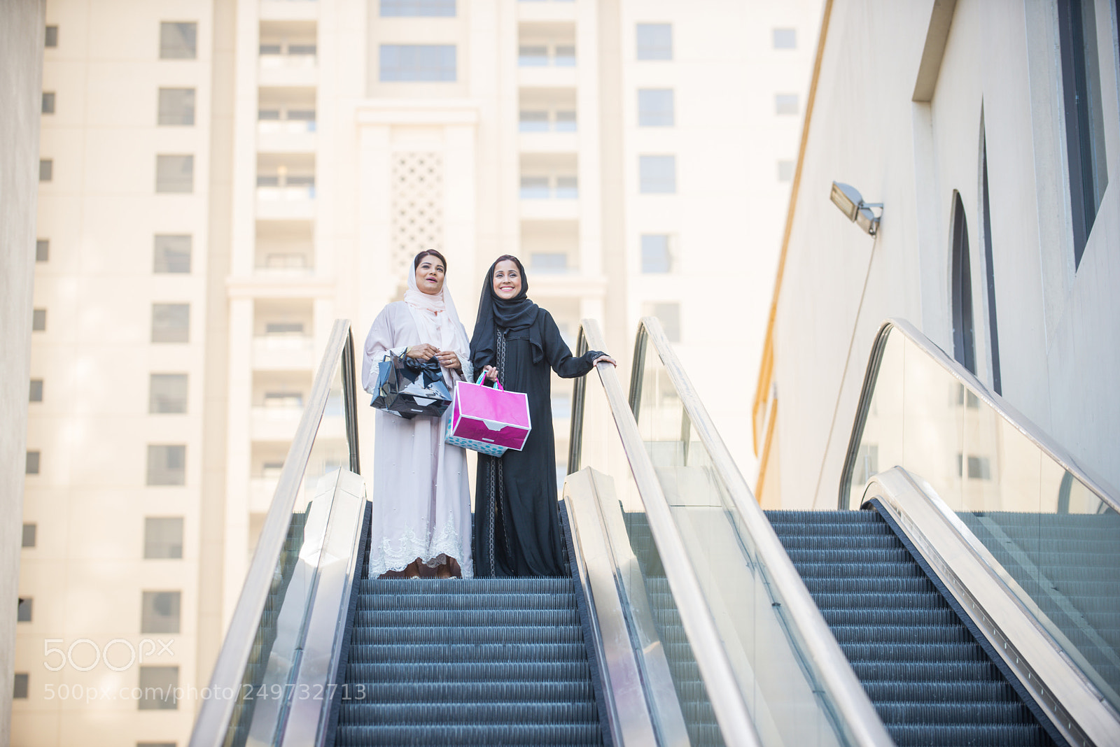 Nikon D610 sample photo. Two arabian girlfriends bonding photography