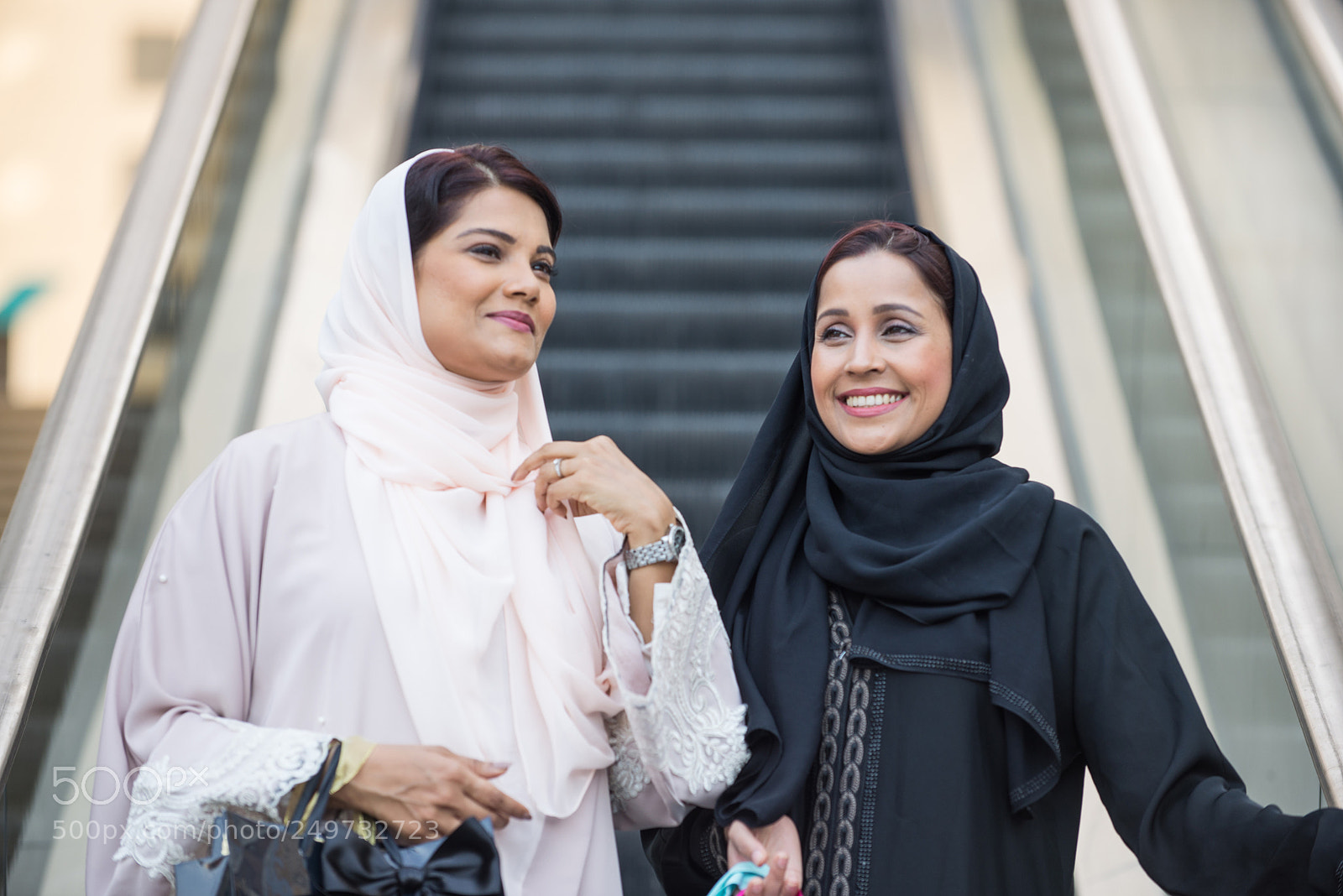 Nikon D610 sample photo. Two arabian girlfriends bonding photography