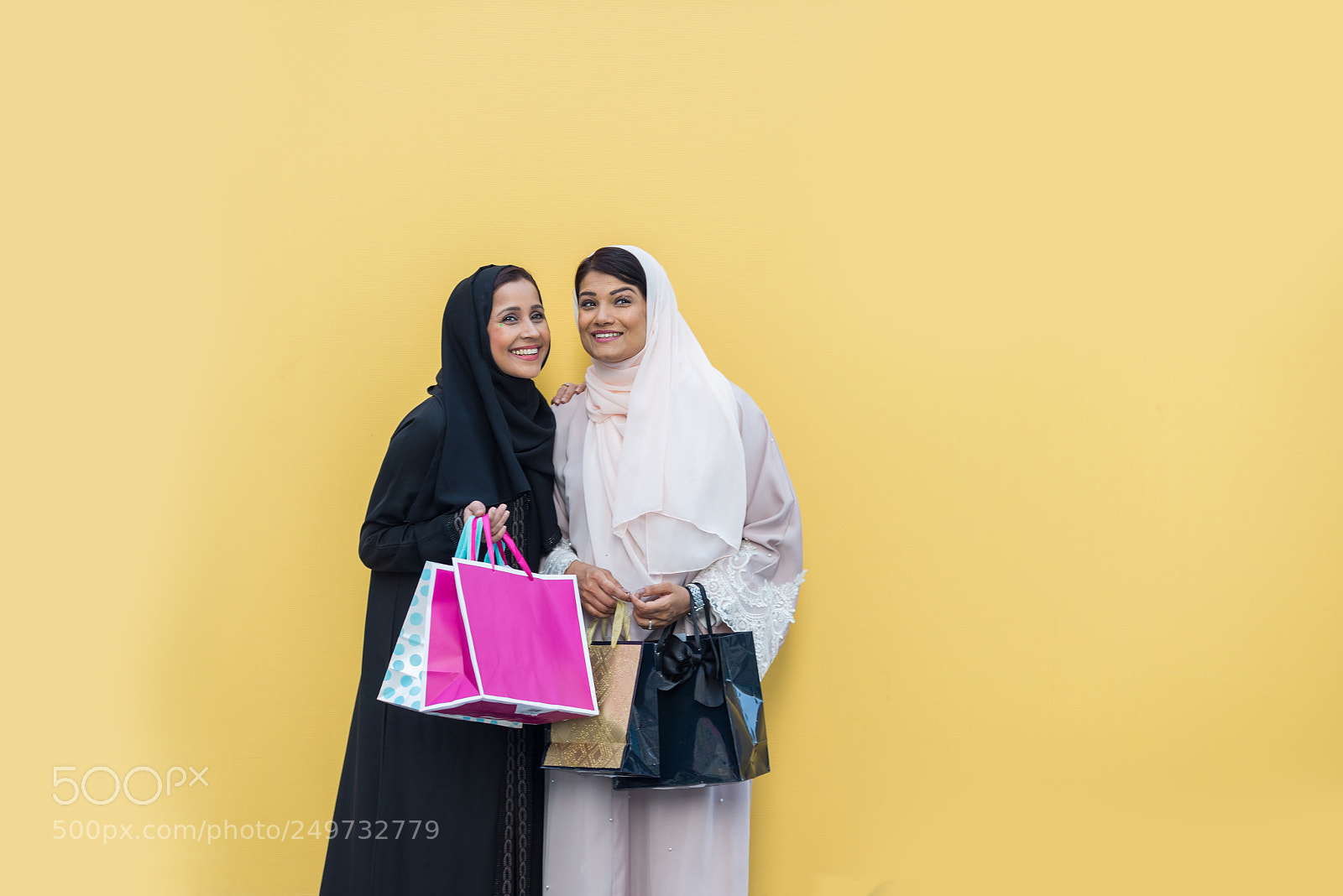 Nikon D610 sample photo. Two arabian girlfriends bonding photography