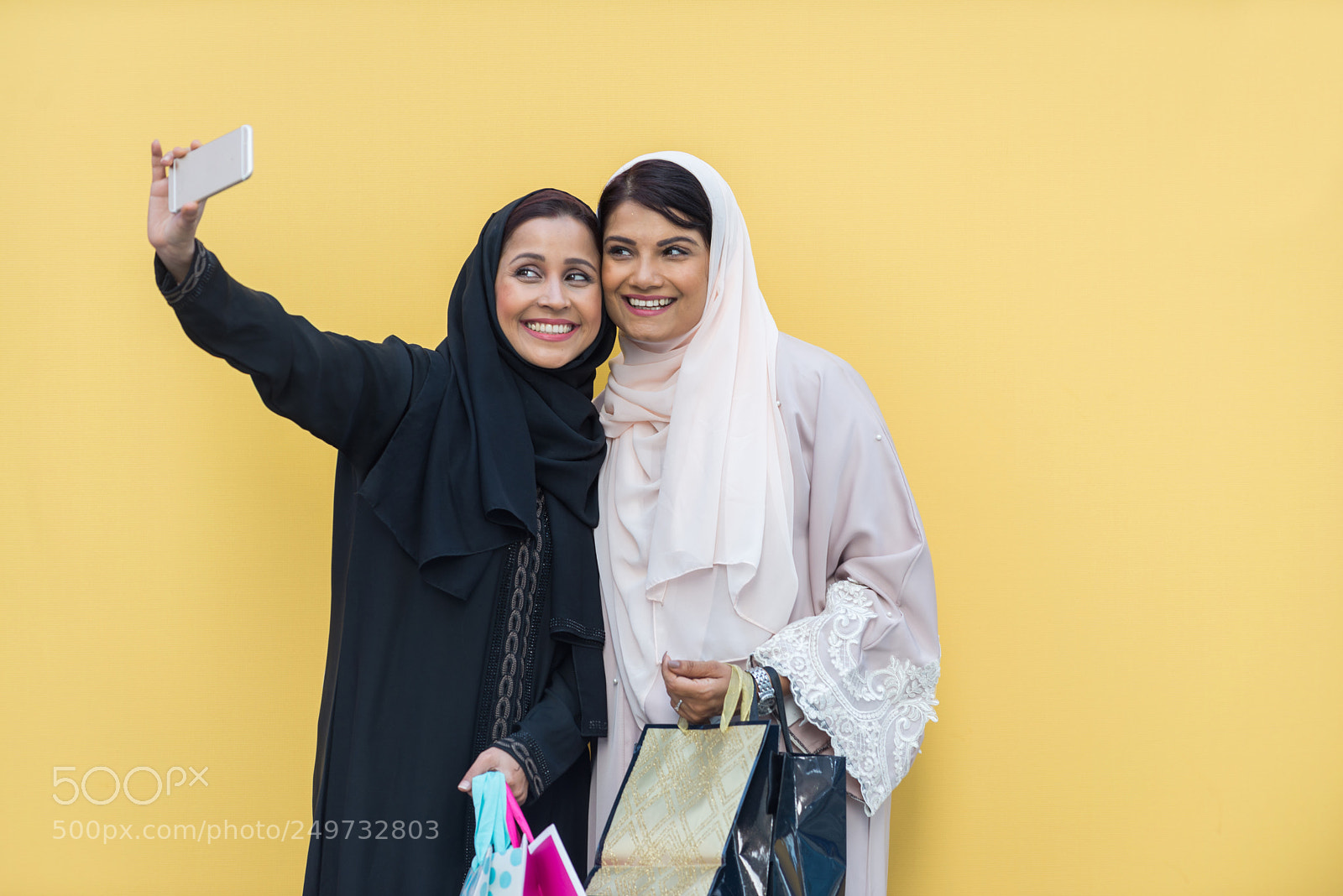 Nikon D610 sample photo. Two arabian girlfriends bonding photography