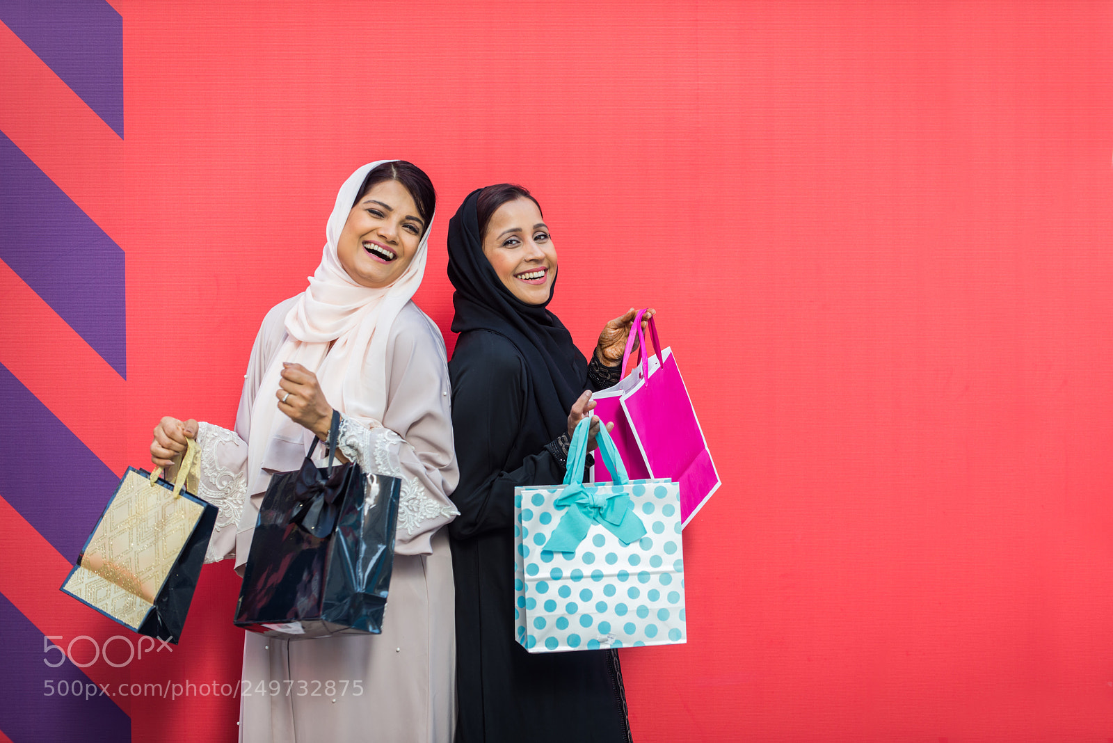 Nikon D610 sample photo. Two arabian girlfriends bonding photography