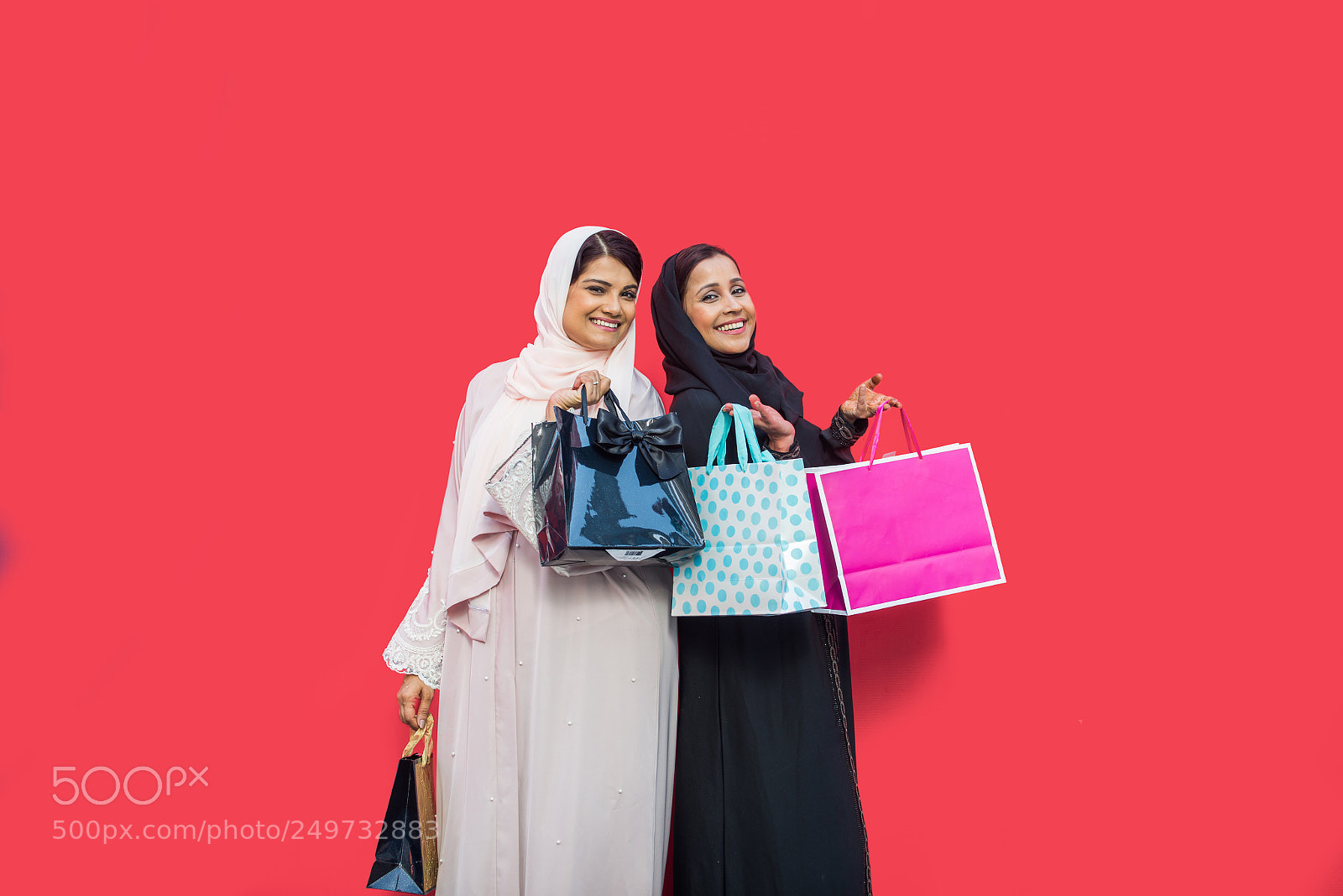 Nikon D610 sample photo. Two arabian girlfriends bonding photography